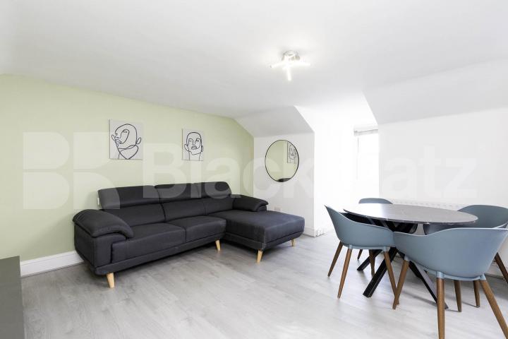 refurbished split level top floor 1 bedroom property in Clapton Thistlewaite Road, Clapton